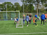 Laatste training S.K.N.W.K. JO7-1 (partijtje tegen de ouders) van maandag 27 mei 2024 (161/180)